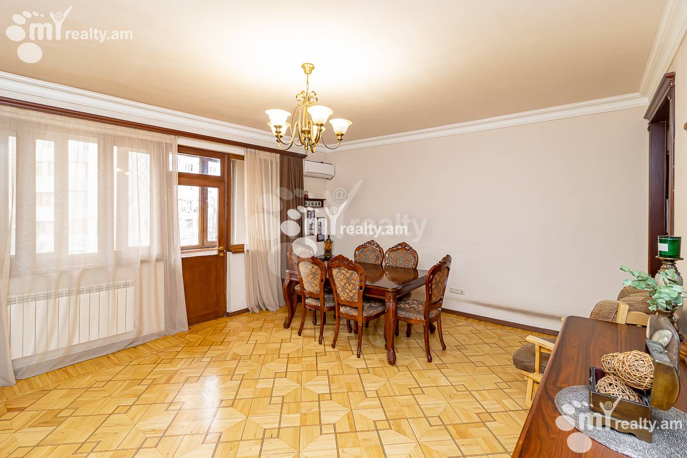 3 սենյականոց բնակարան  Ե. Քոչար փող, Կենտրոն Երևան, 143637