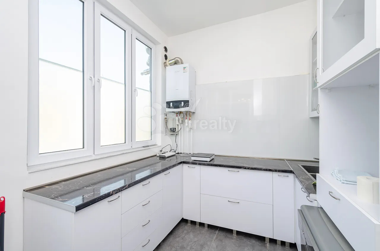 3 bedroom apartment for sale Isahakyan St, Center Yerevan, 161631