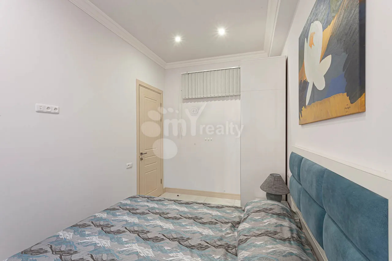 3 bedroom apartment for sale Amiryan St, Center Yerevan, 159133