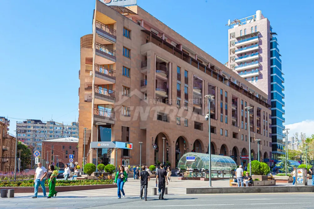 varcov-bnakaran-norakaruycum/3-senyakanoc/Northern+%28Hyusisayin%29++Ave/Center/Yerevan