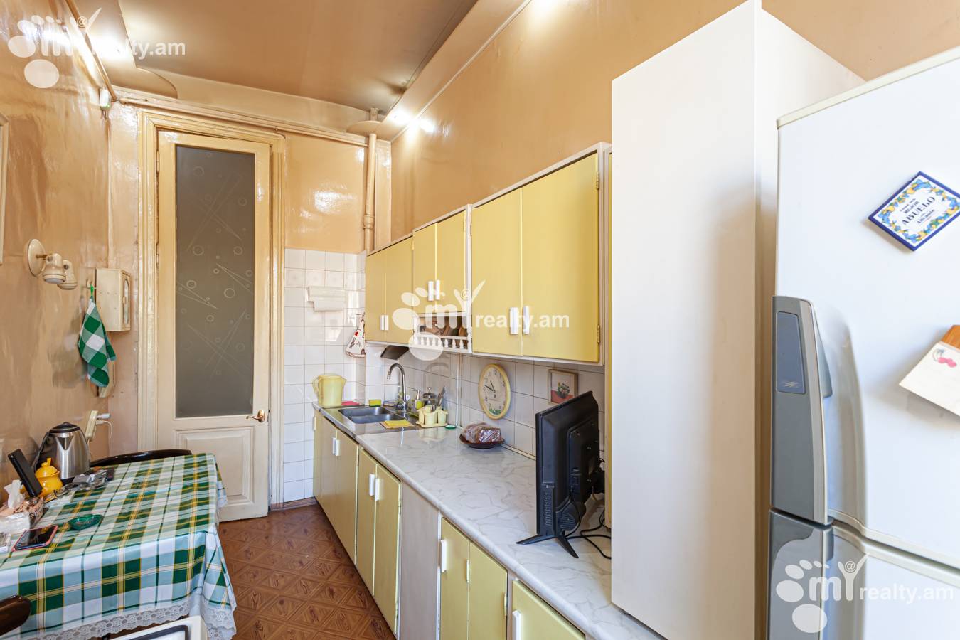 3 սենյականոց բնակարան  Մաշտոցի պող, Կենտրոն Երևան, 141313