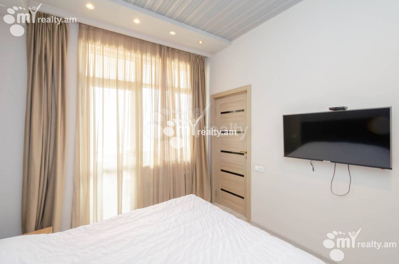 3 սենյականոց բնակարան  Ծիծեռնակաբերդի խճուղի, Կենտրոն Երևան, 139566