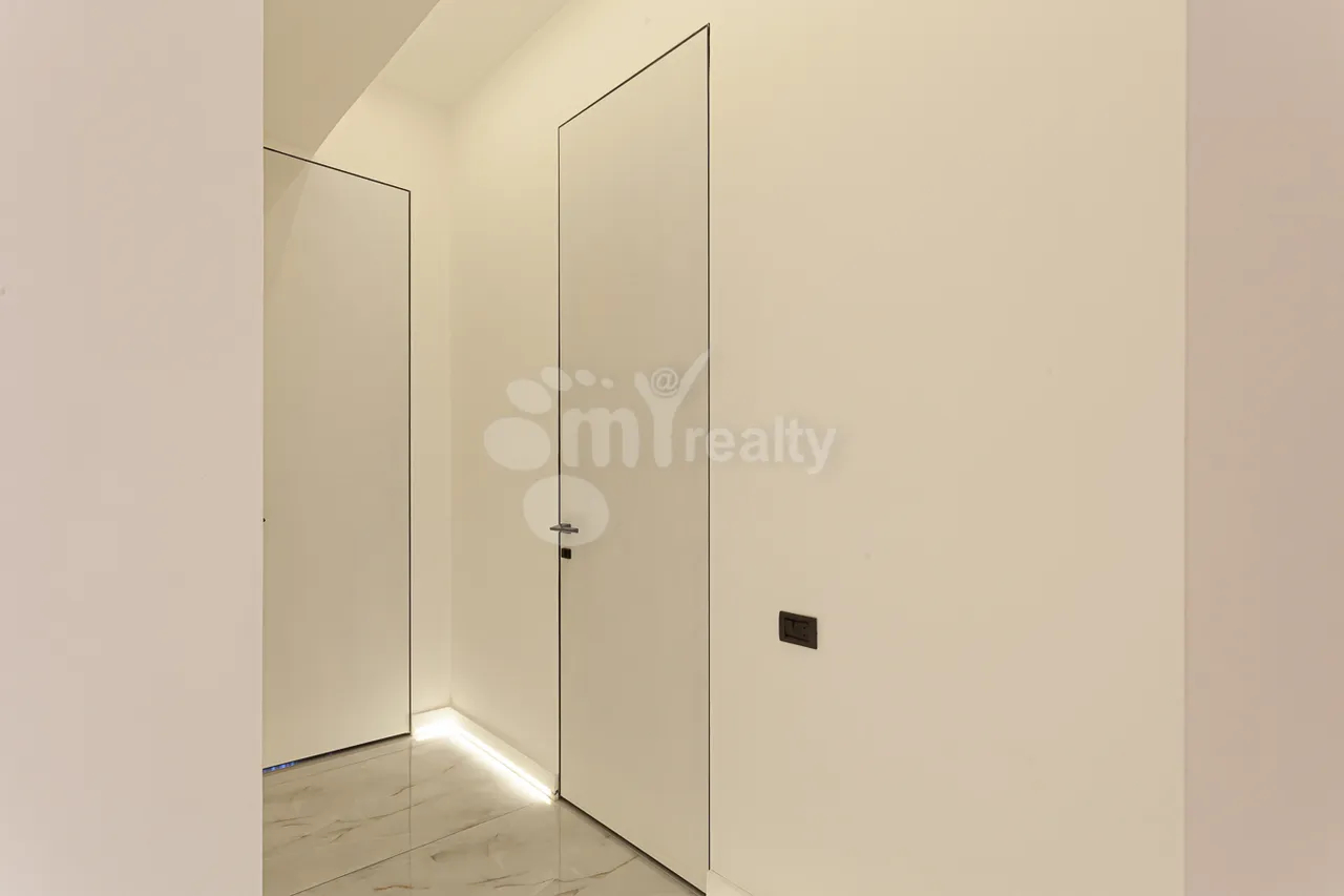 Купить 3 комнатную квартиру Маштоца пр, Центр Ереван, 160249