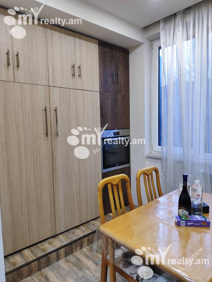 Снять 3 комнатную квартиру Абовян ул, Центр Ереван, 142503