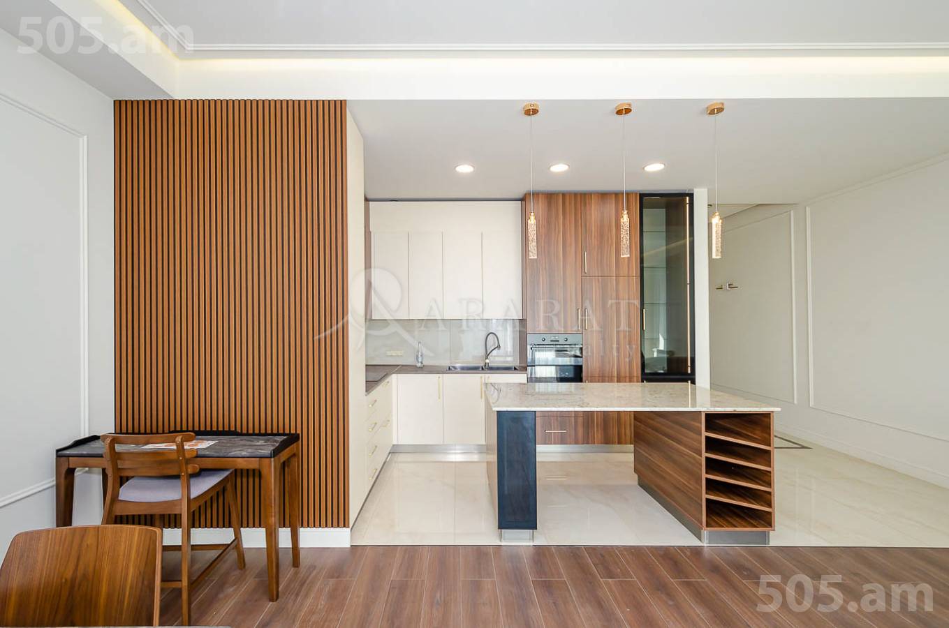 4 սենյականոց բնակարան վարձով , Կենտրոն Երևան, 153305