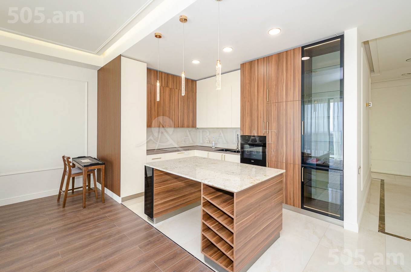 4 սենյականոց բնակարան վարձով , Կենտրոն Երևան, 153305