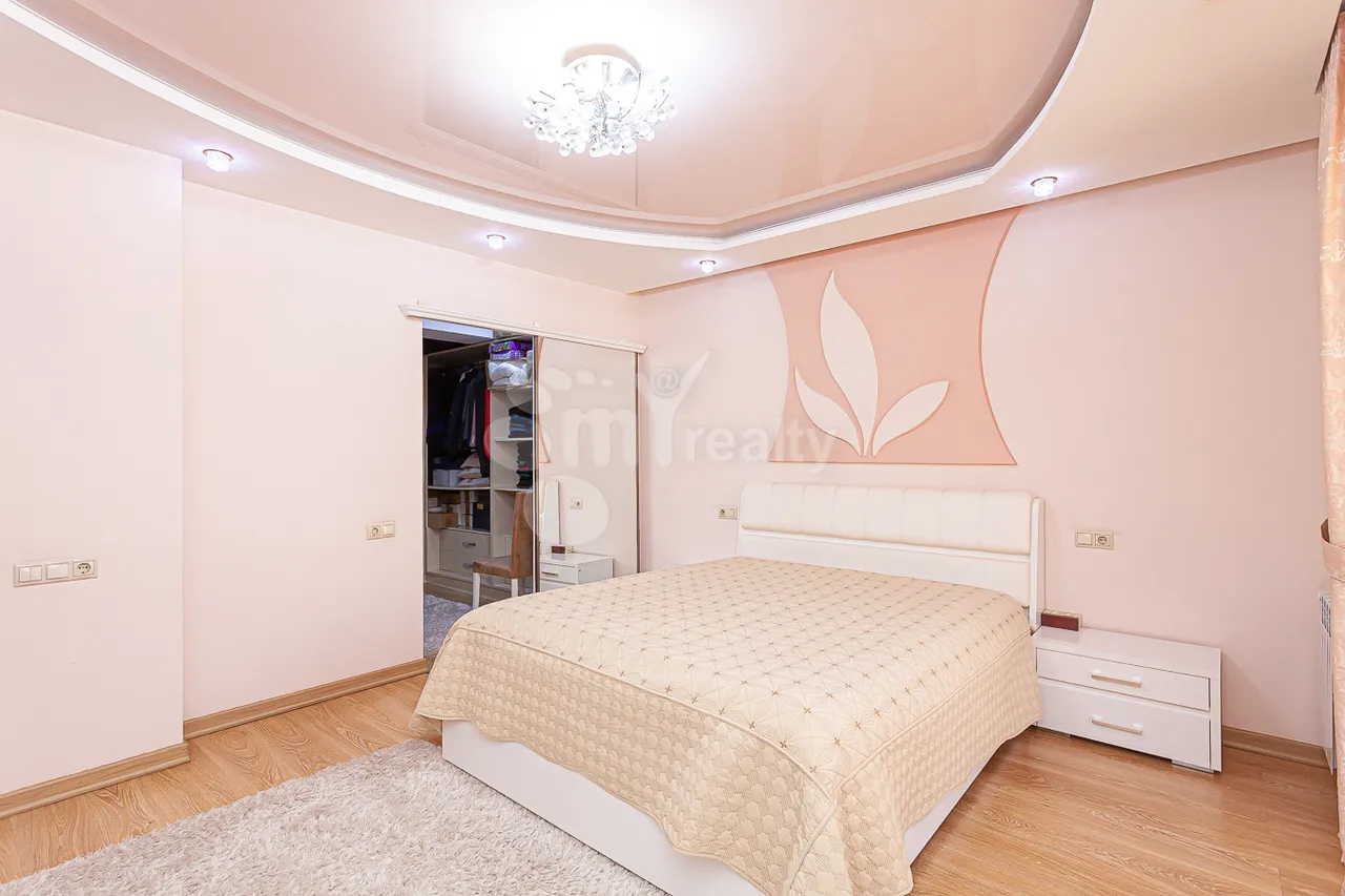 4 bedroom apartment for sale Nalbandyan St, Center Yerevan, 158811