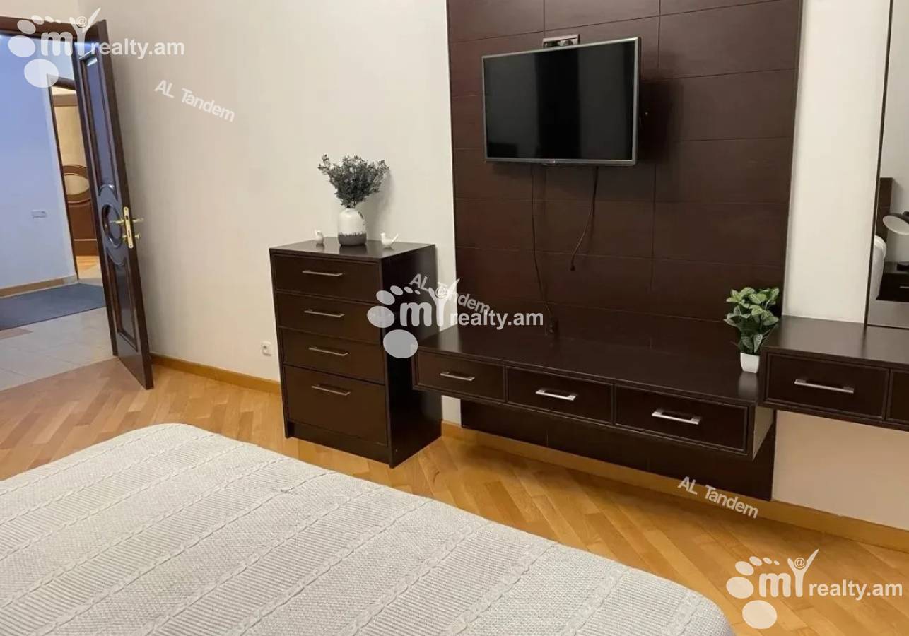 3 սենյականոց բնակարան  Ռոստոմի փող, Կենտրոն Երևան, 153794