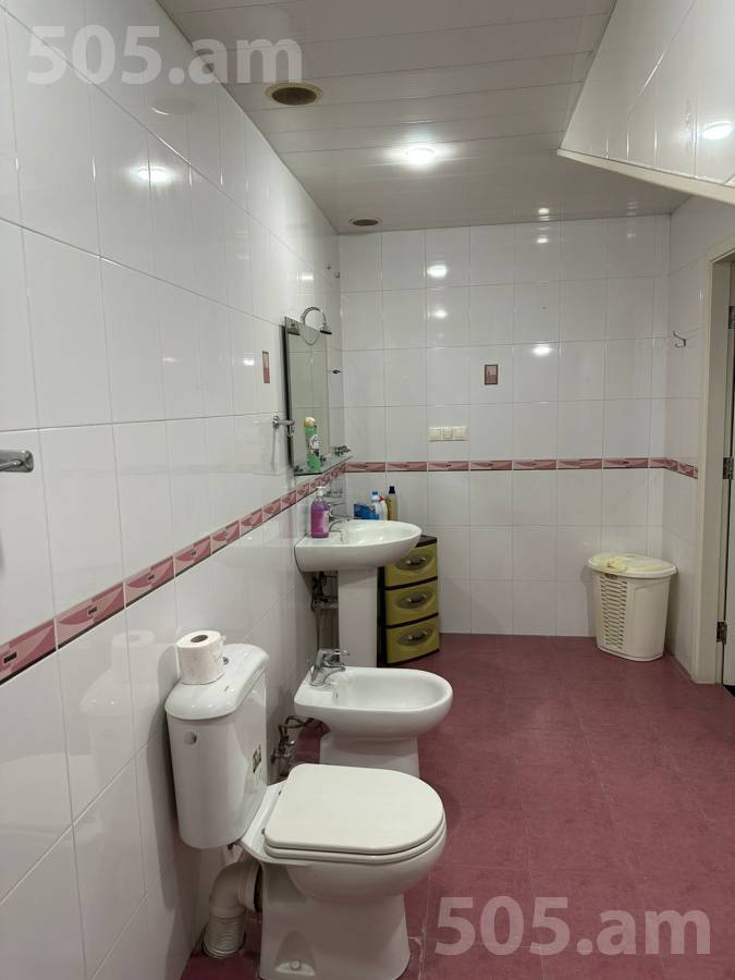 4 սենյականոց բնակարան  Հանրապետության փող, Կենտրոն Երևան, 154152