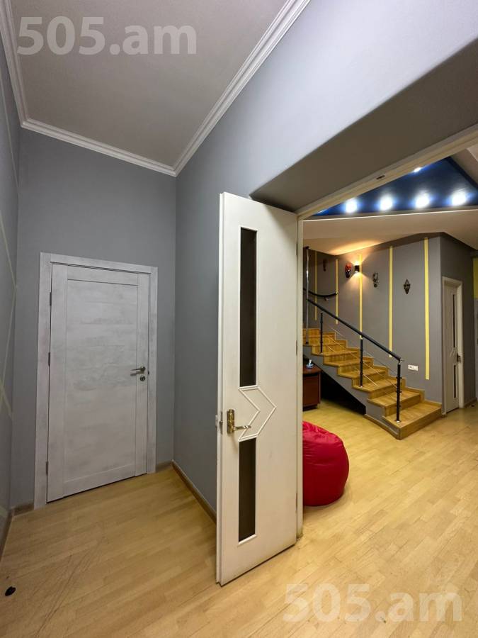 4 սենյականոց բնակարան  Հանրապետության փող, Կենտրոն Երևան, 154152