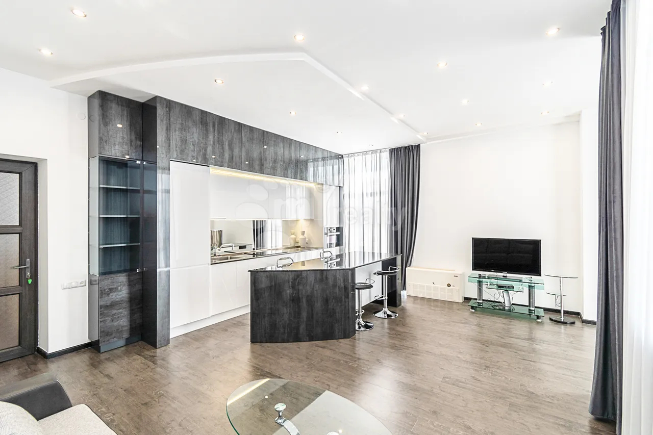 4 bedroom apartment for rent Aram St, Center Yerevan, 159129