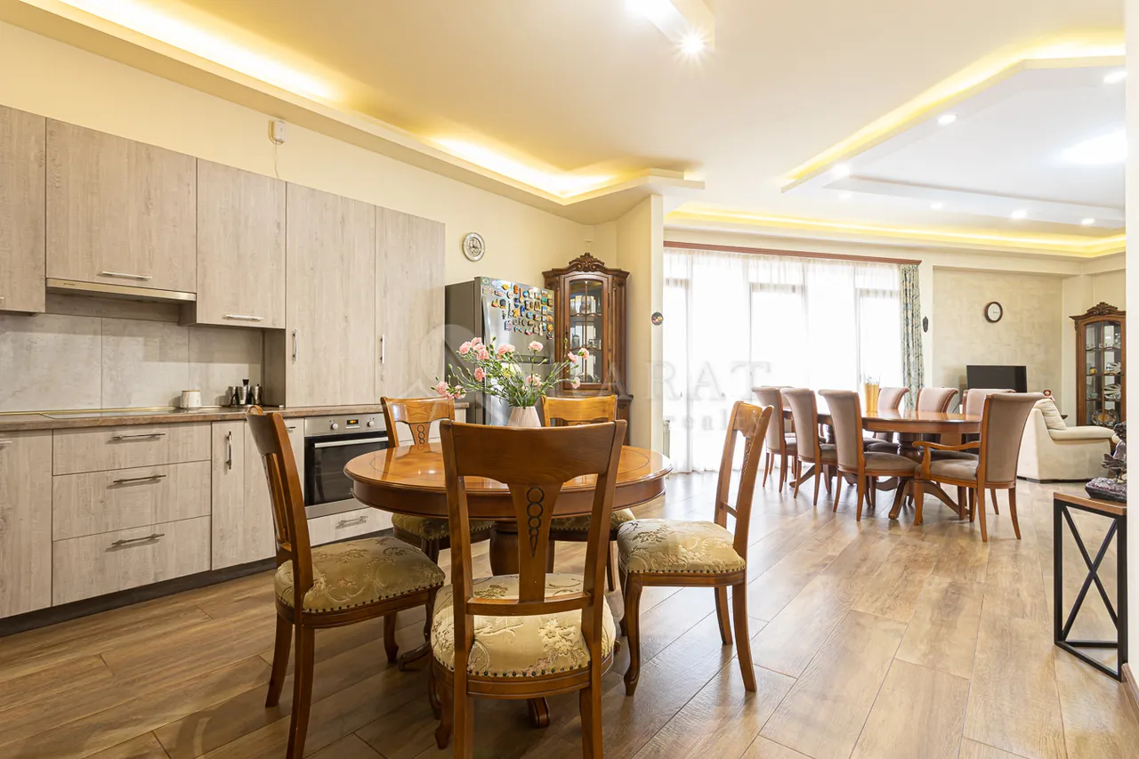 Купить 4 комнатную квартиру Екмалян ул, Центр Ереван, 158584