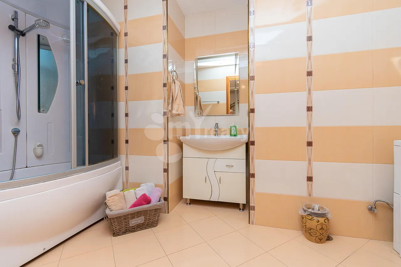 5 bedroom apartment for rent Nalbandyan St, Center Yerevan, 161916