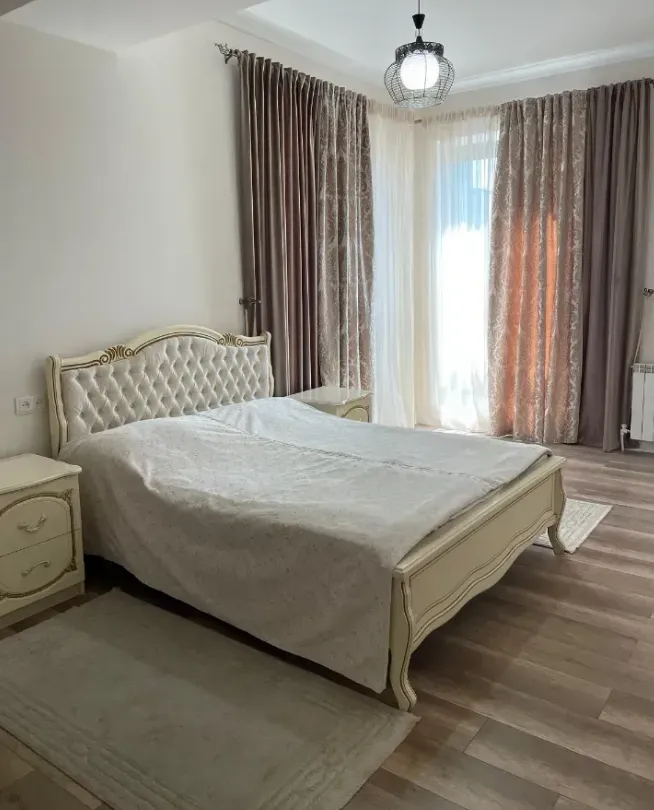 3 bedroom apartment for rent Paronyan St, Center Yerevan, 161477