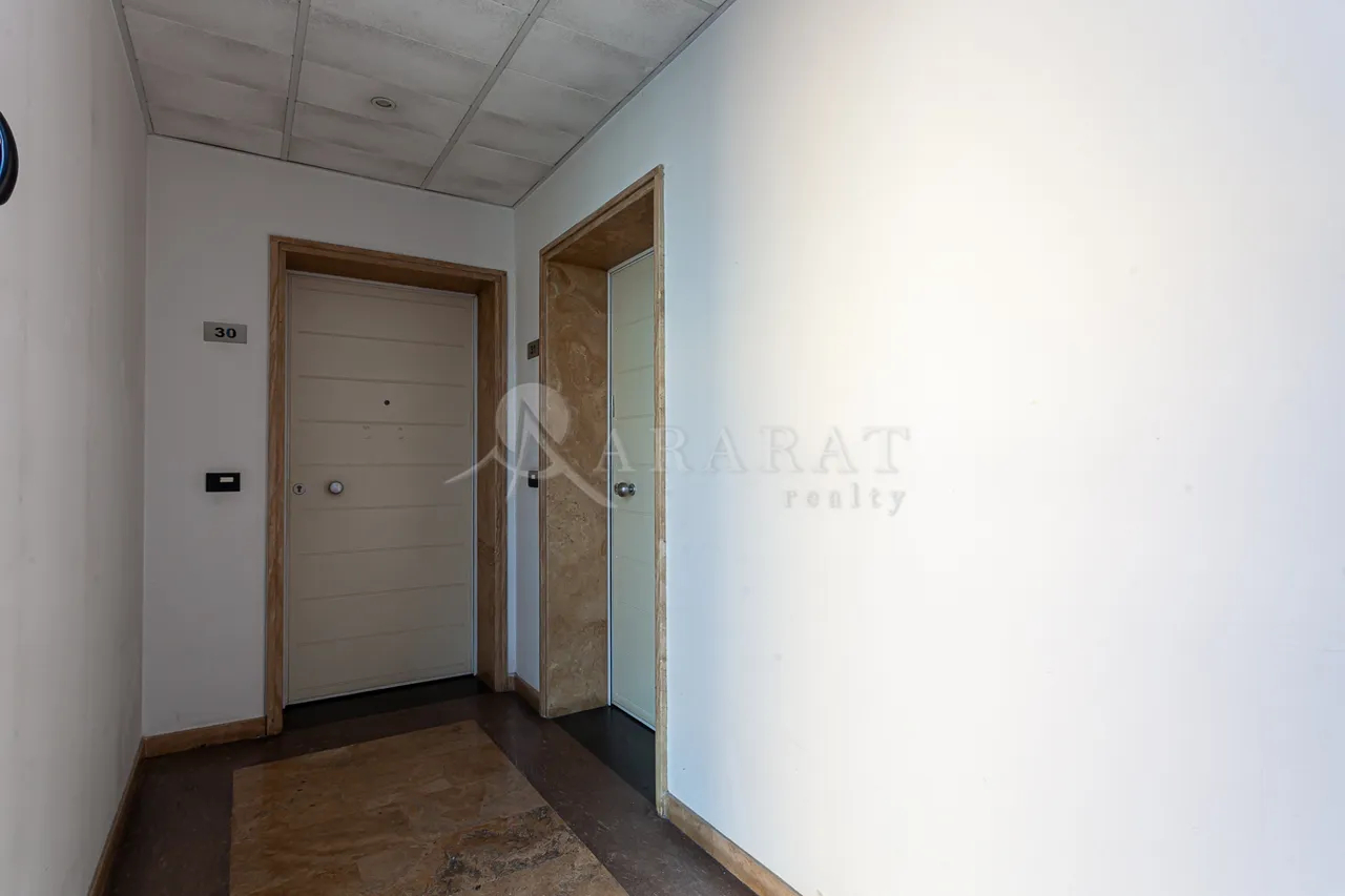 Купить 3 комнатную квартиру В. Саргисян ул, Центр Ереван, 159355