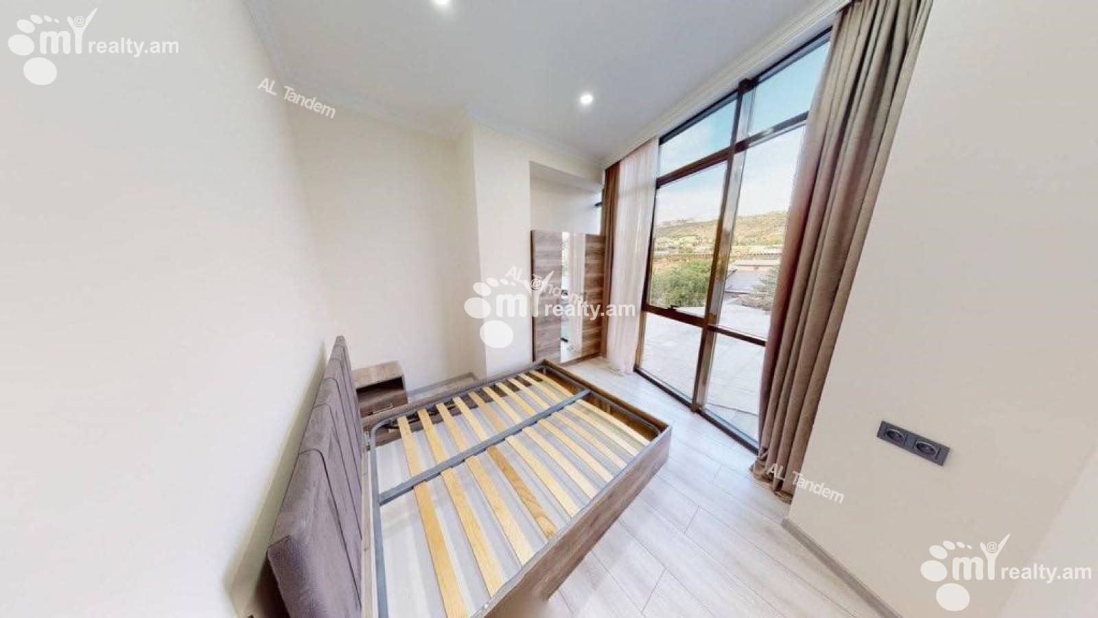 3 սենյականոց բնակարան  Վարդանանց փող, Կենտրոն Երևան, 142499