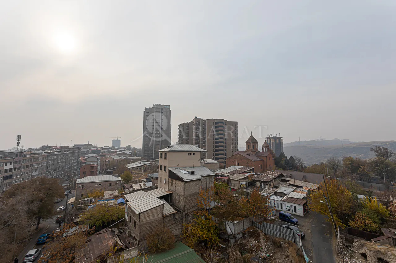 4 bedroom apartment for sale Frik St, Center Yerevan, 157946