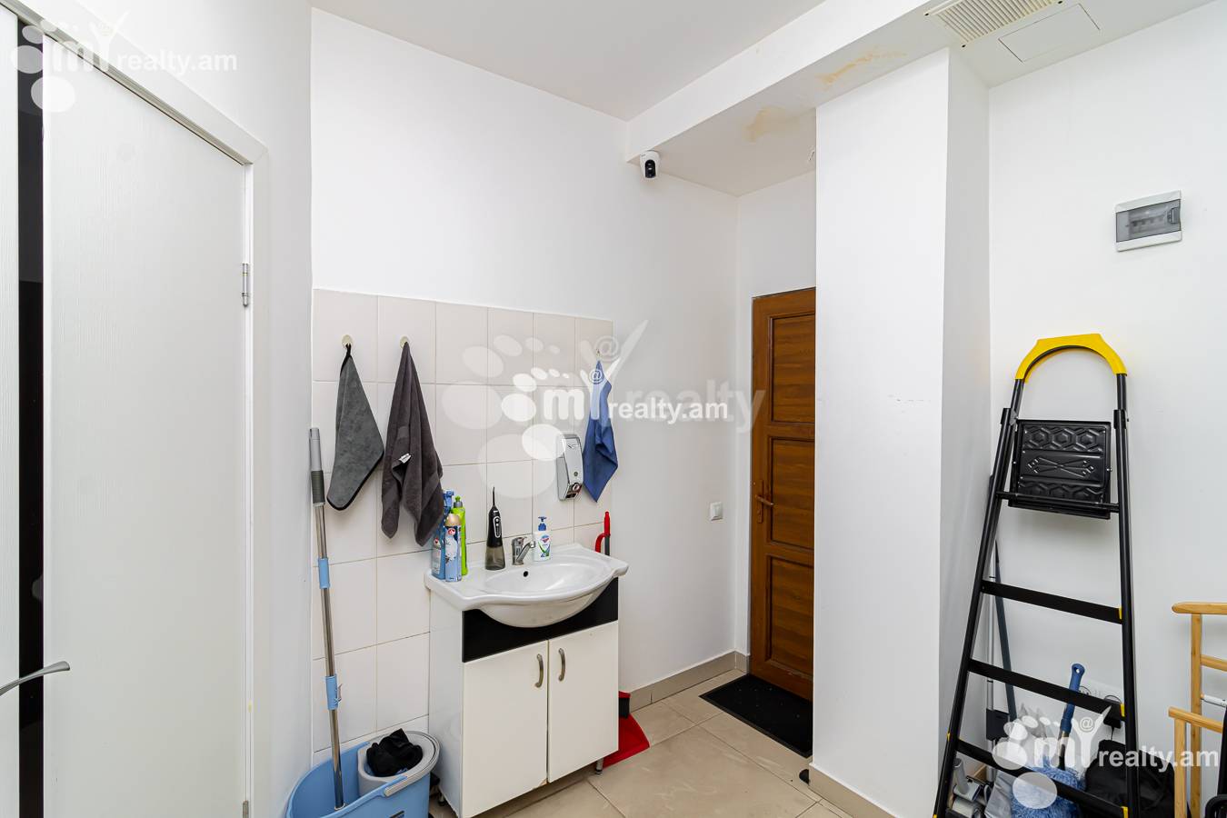 Commercial for sale خیابان هامباردزومیان, عربگیر ایروان, 155322