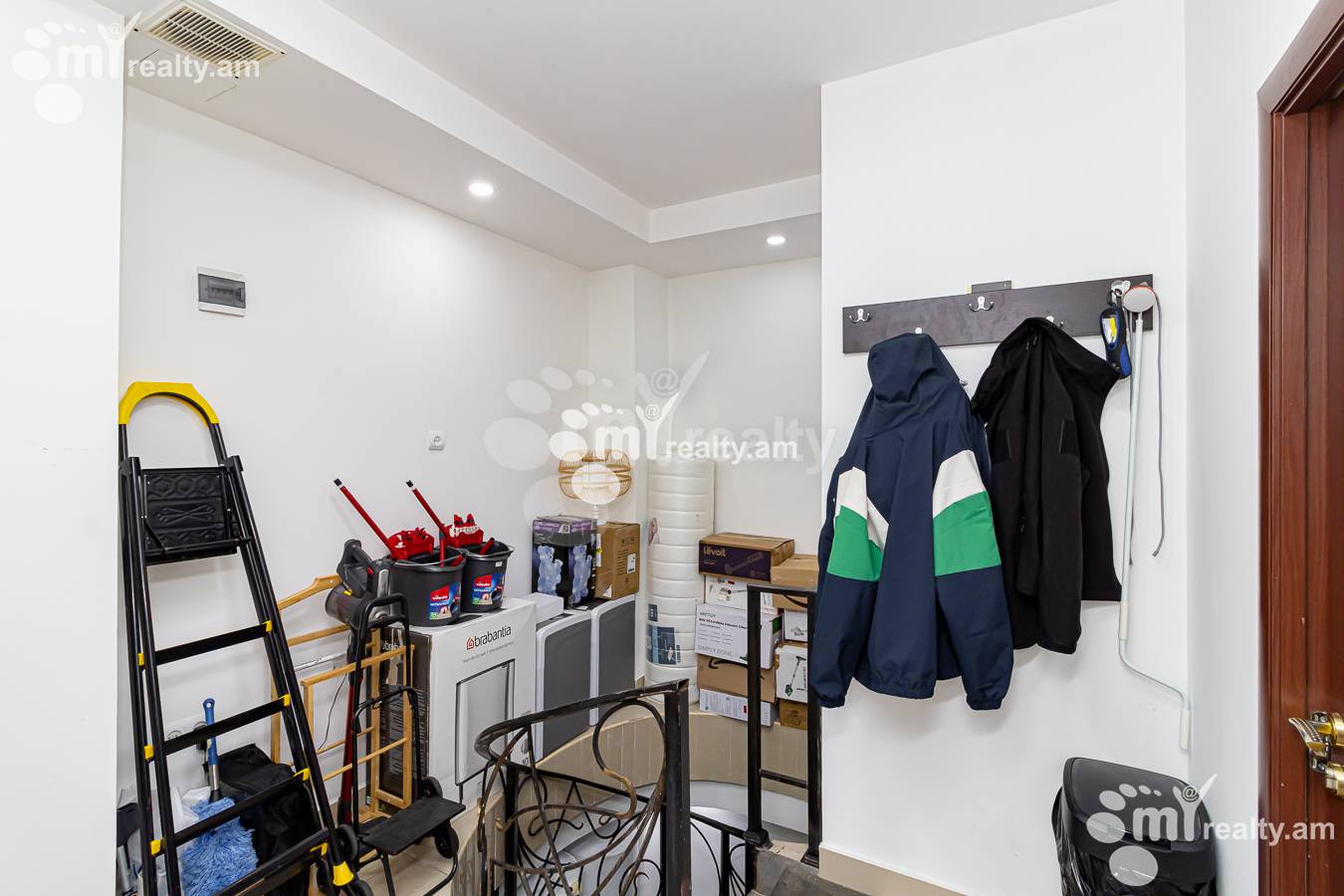 Commercial for sale خیابان هامباردزومیان, عربگیر ایروان, 155322