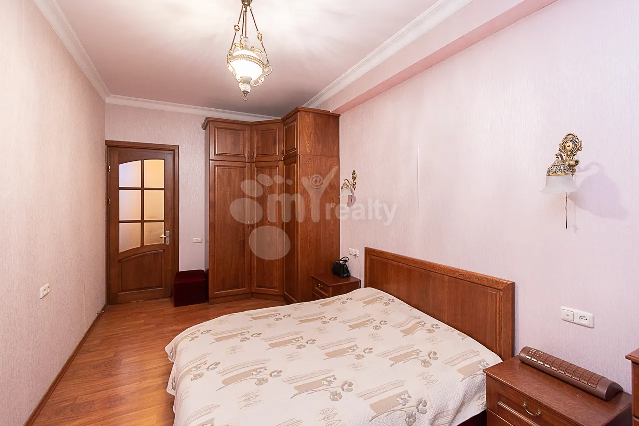 4 bedroom apartment for sale خیابان هین اِرِوانتسی, مرکز شهر ایروان, 159857