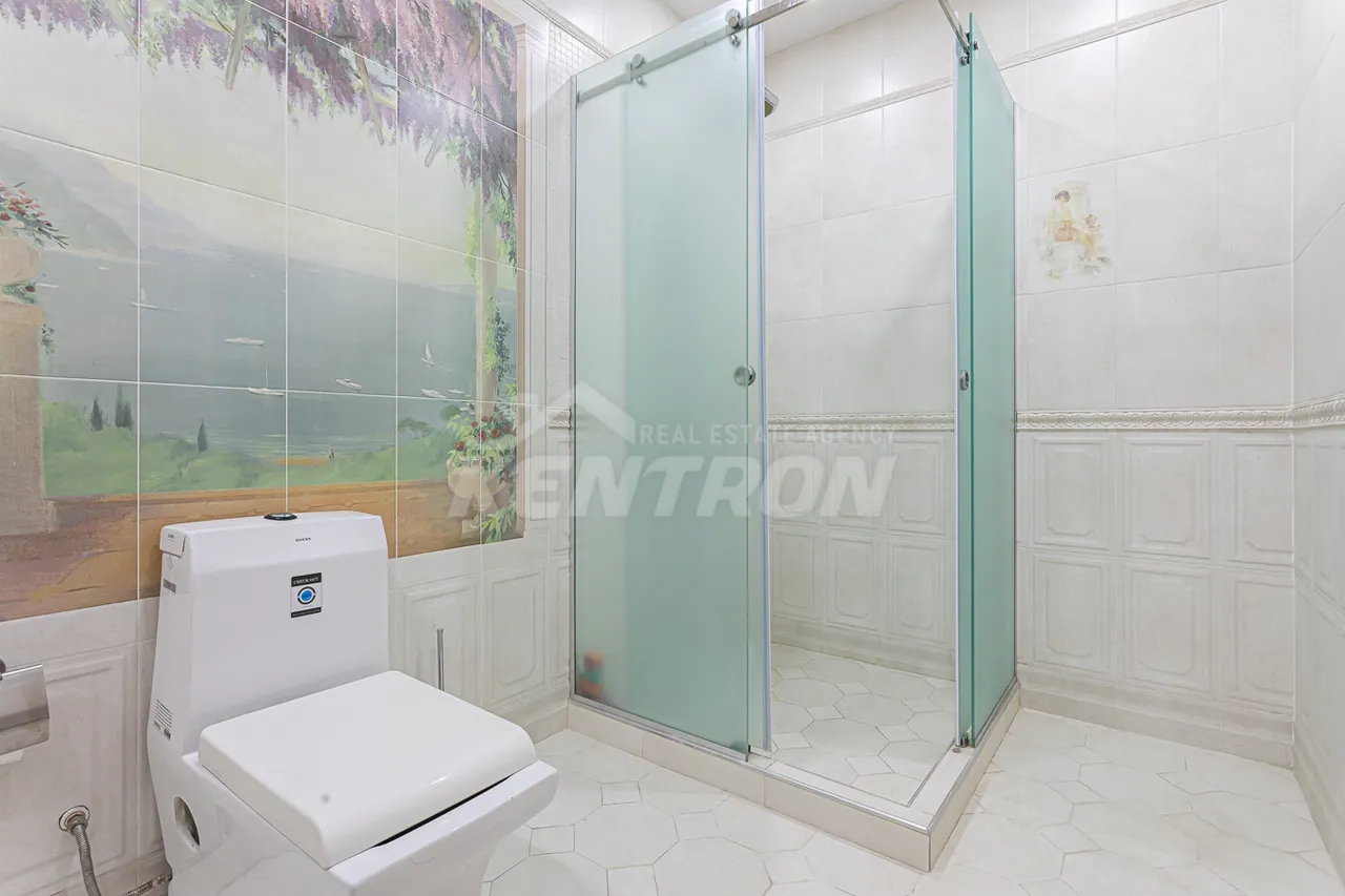 House for sale Lusinyants street, مرکز شهر ایروان, 157386