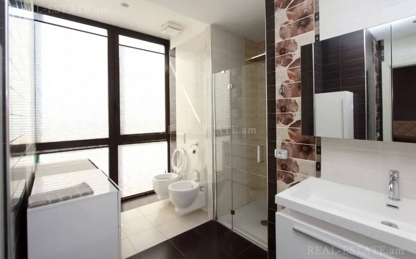 3 bedroom apartment for sale خیابان وازگِن سارگیسیان, مرکز شهر ایروان, 125068