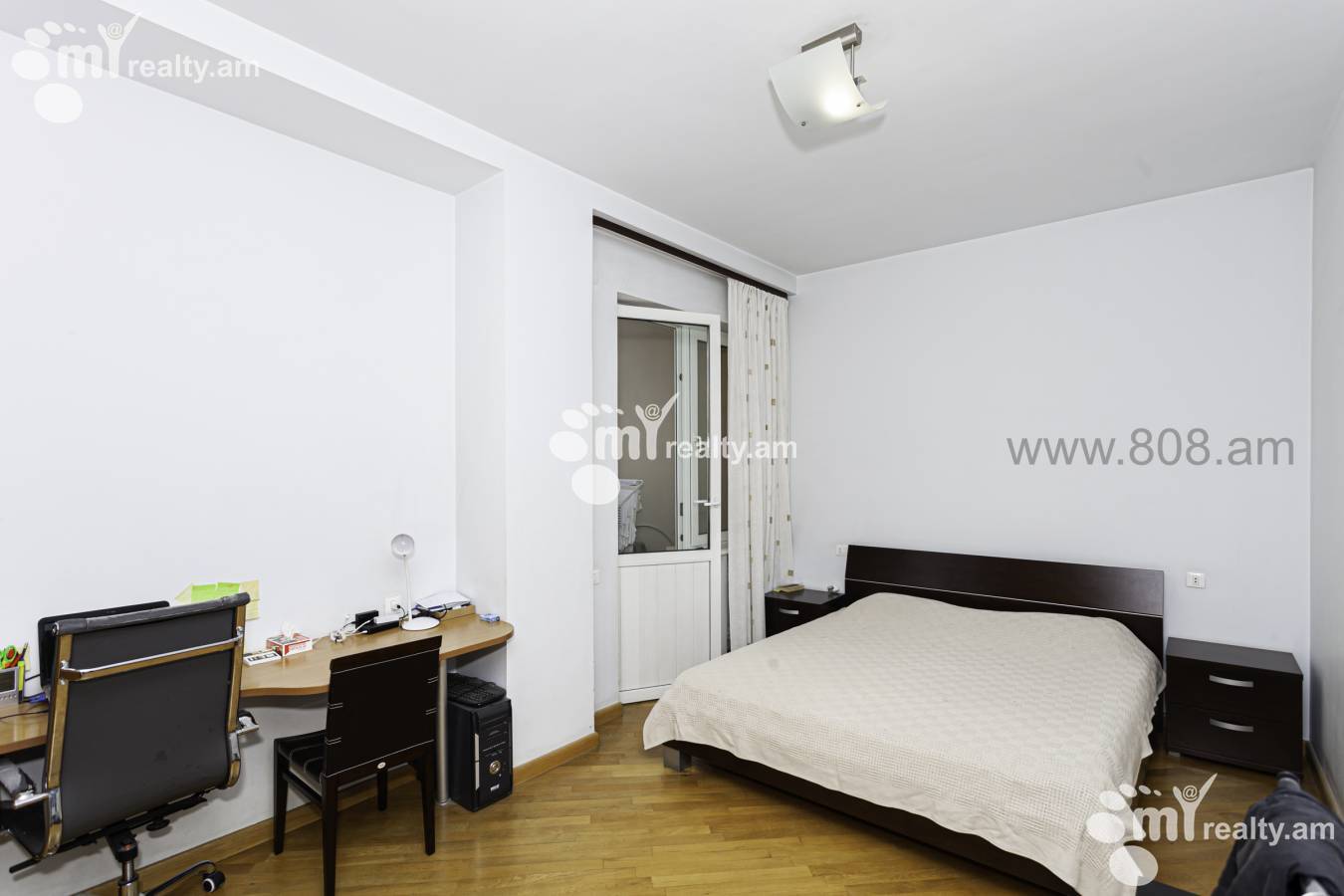 4 սենյականոց բնակարան  Պուշկինի փող, Կենտրոն Երևան, 126960