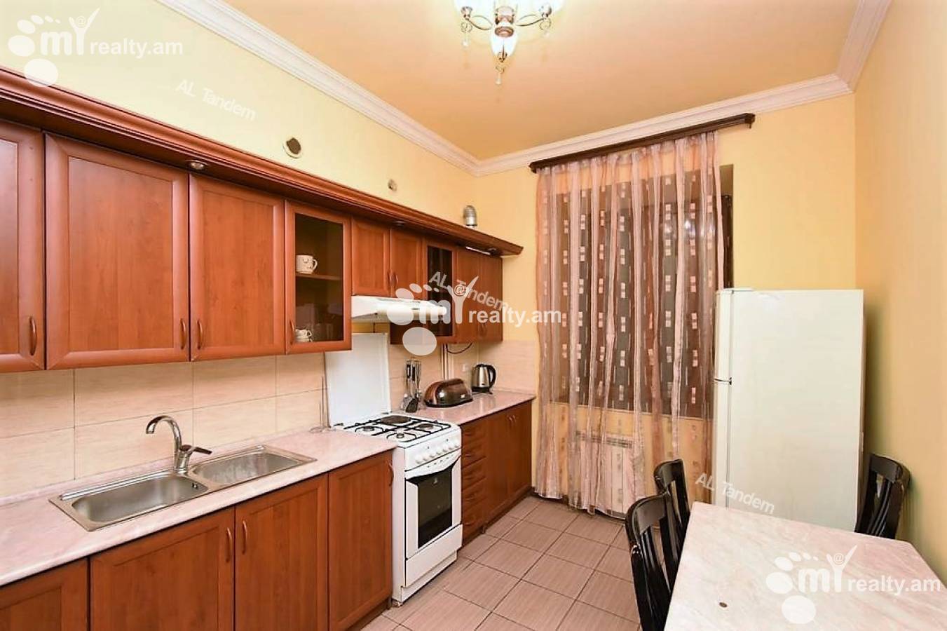 3 bedroom apartment for sale Buzand St, Center Yerevan, 132001