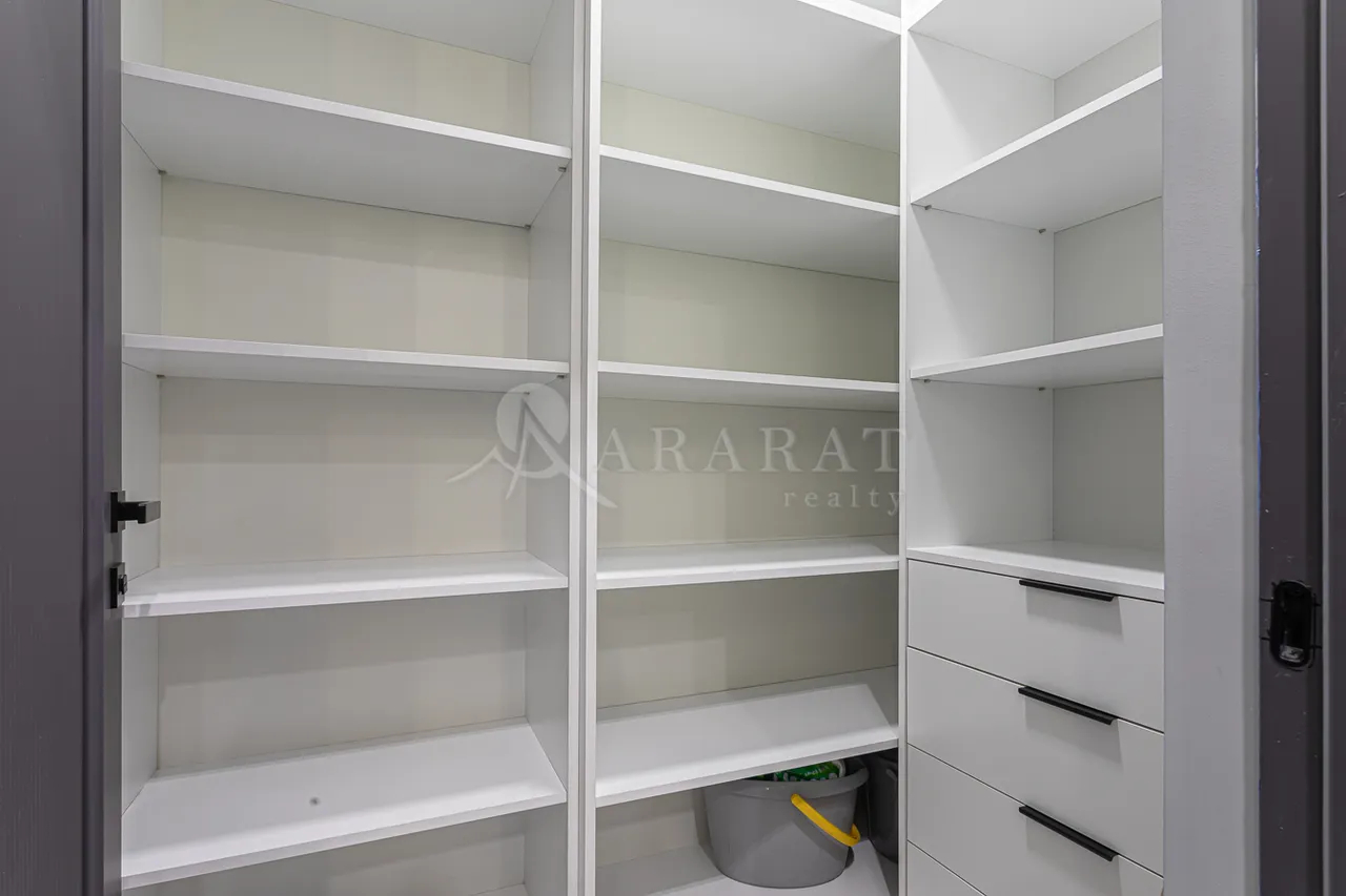 3 սենյականոց բնակարան  Վարդանանց փող, Կենտրոն Երևան, 159334