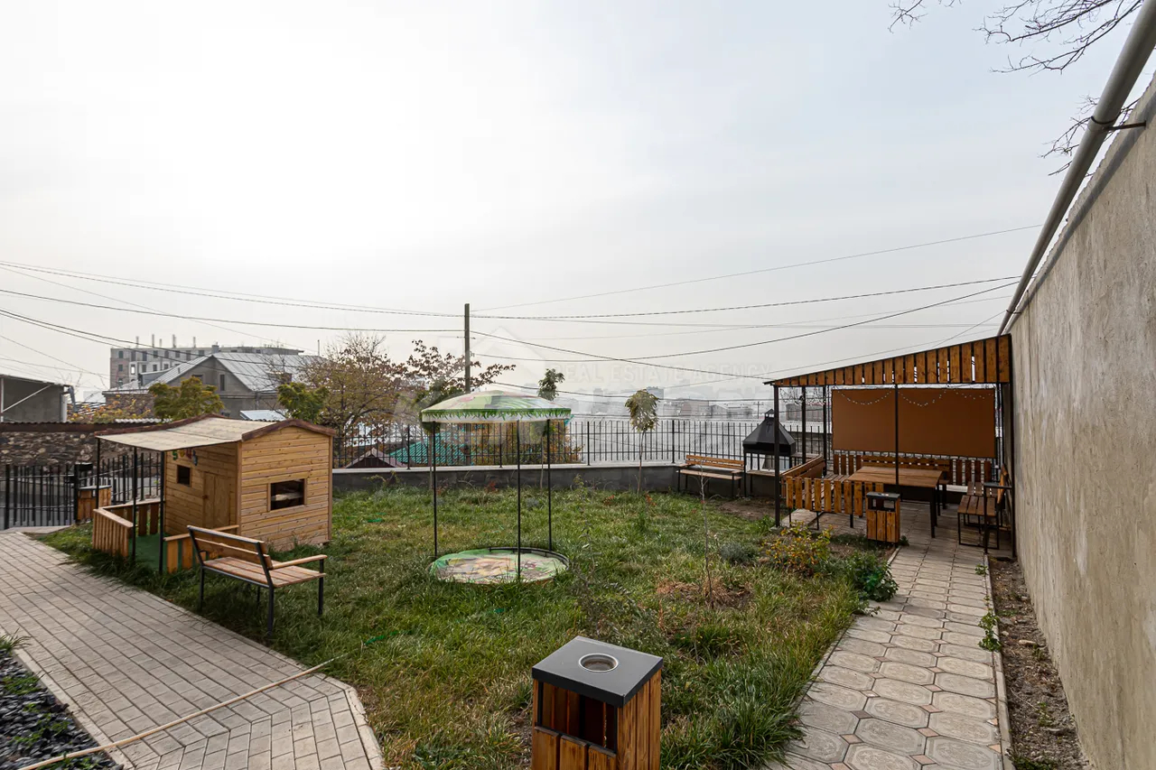 Купить 2 комнатную квартиру Айгестан 11ый ул, Центр Ереван, 157973