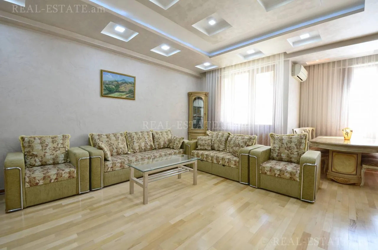 3 սենյականոց բնակարան  Սարյան փող, Կենտրոն Երևան, 161674
