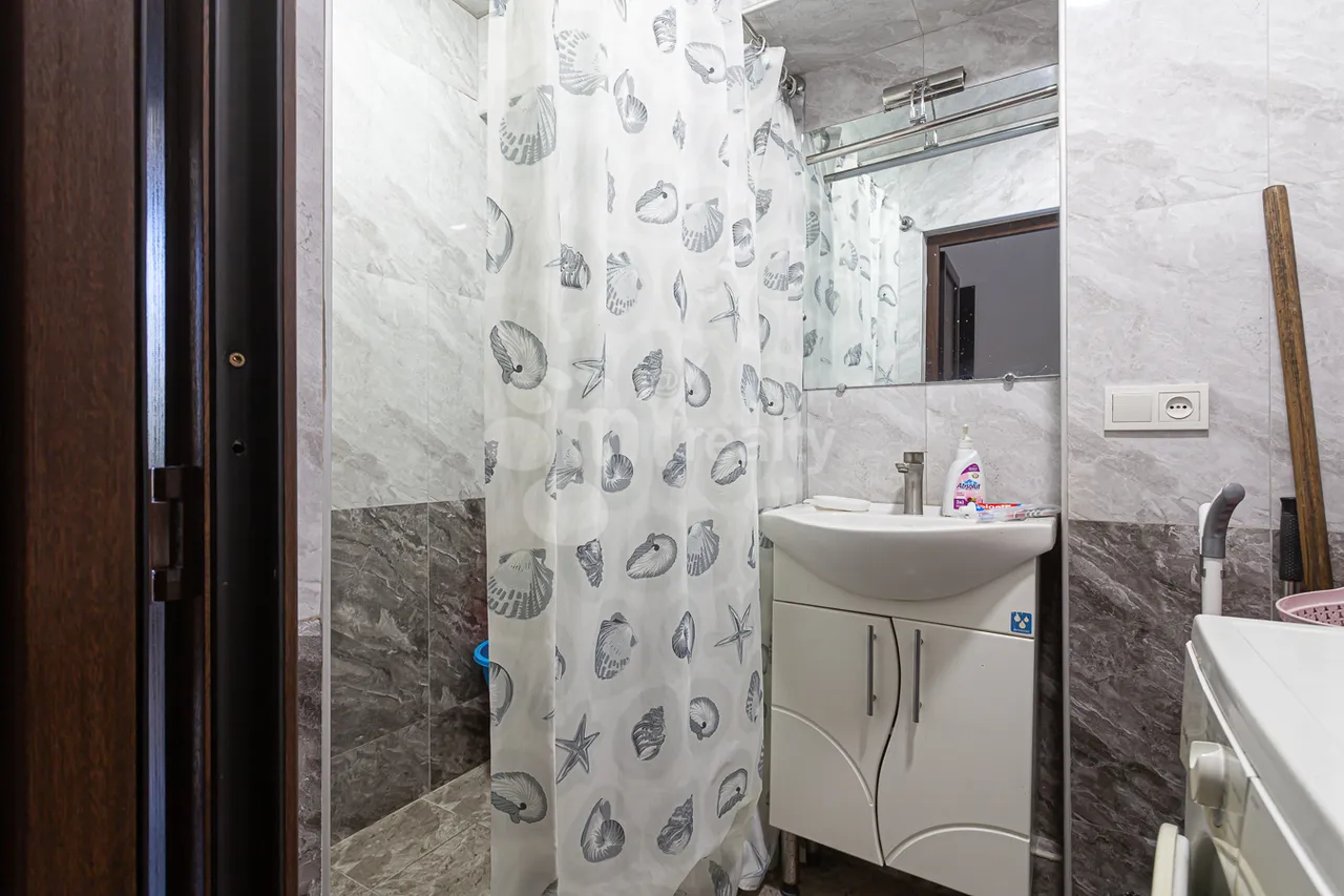 3 bedroom apartment for rent Mashtots Ave, Center Yerevan, 161482