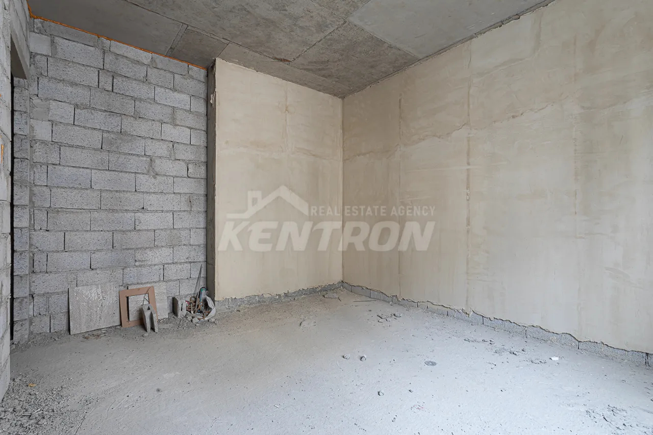 4 bedroom apartment for sale Antarayin, Leonid-Azgaldyan-Straße,, Center Yerevan, 157990