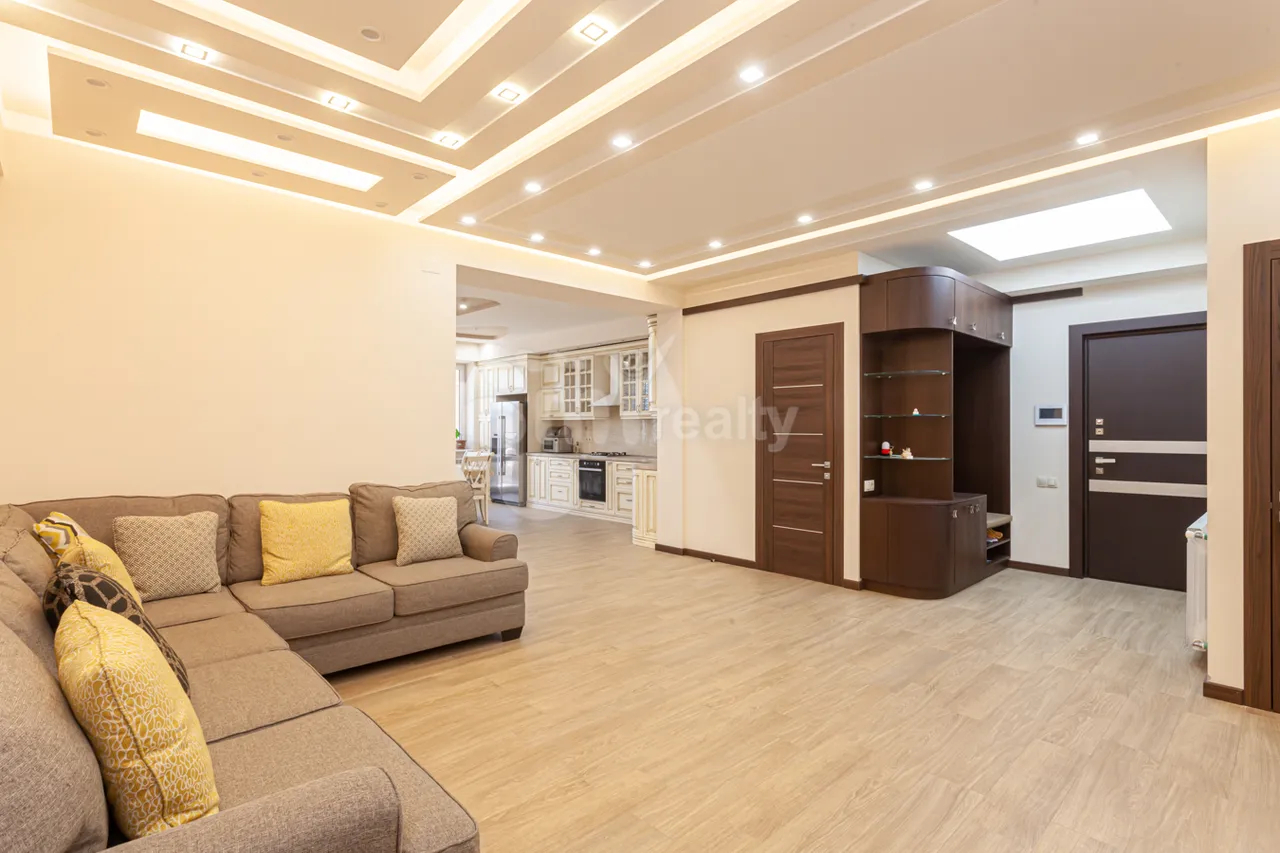 3 bedroom apartment for rent خیابان میکویان, داوتاشِن ایروان, 159435