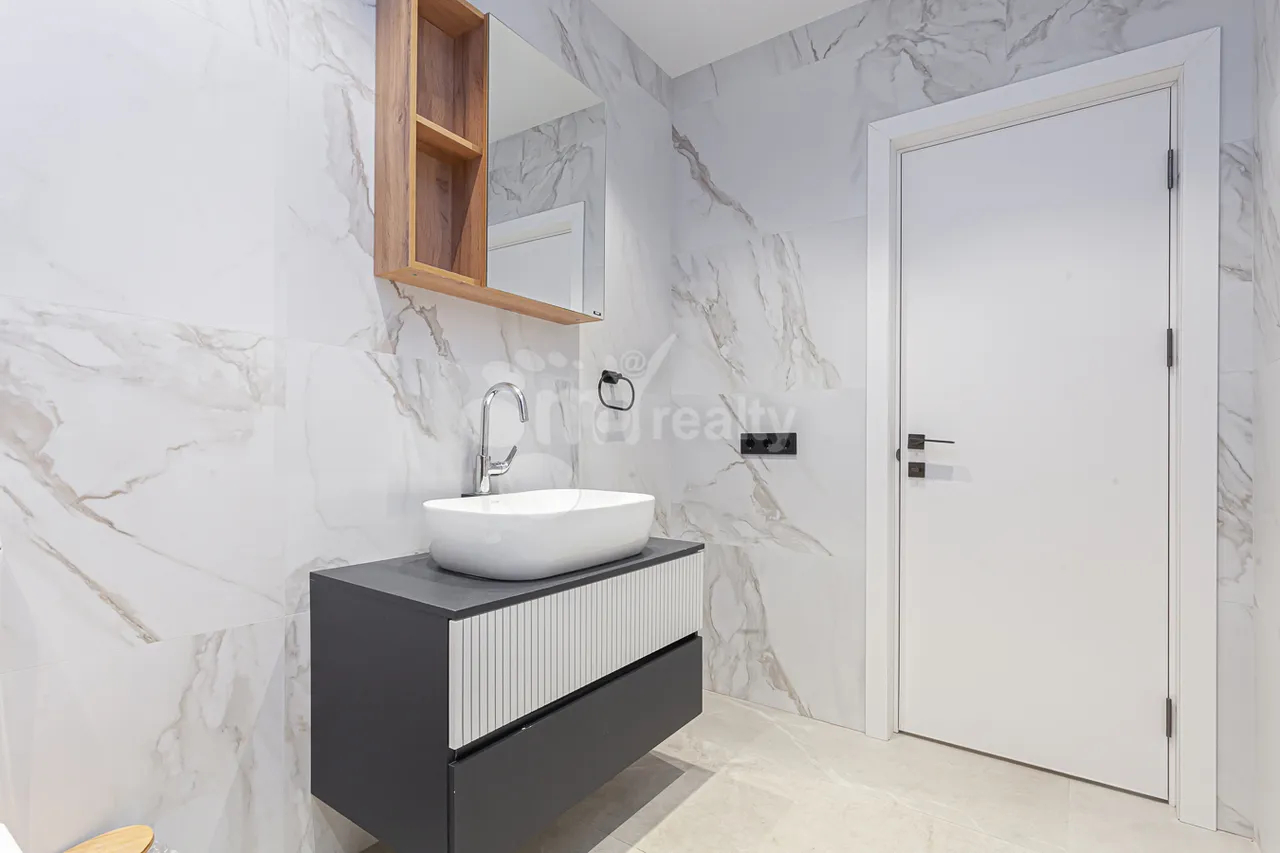 3 սենյականոց բնակարան  Պարոնյան փող, Կենտրոն Երևան, 157376