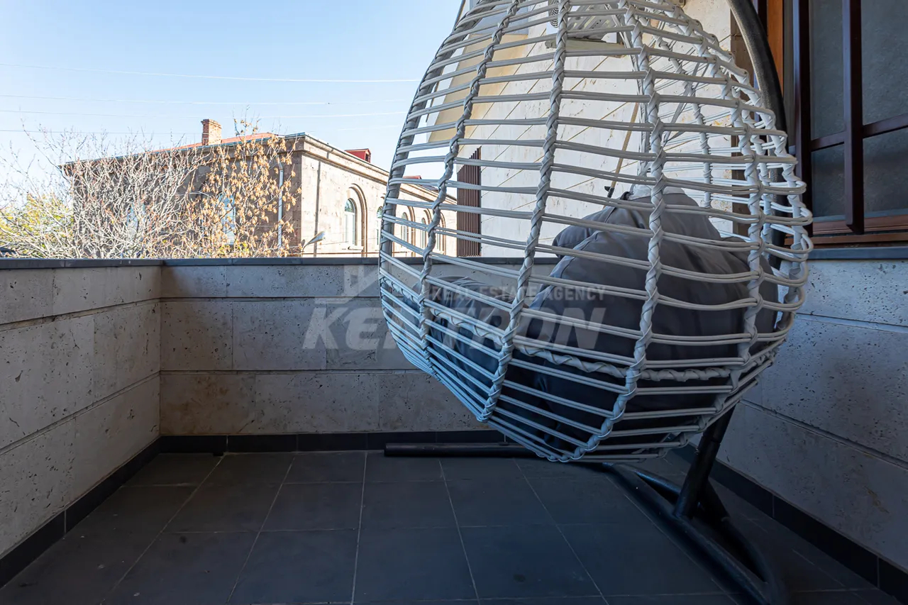 House for sale Lusinyants street, مرکز شهر ایروان, 157386