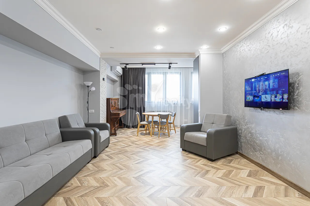 3 bedroom apartment for rent Saryan St, Center Yerevan, 161926