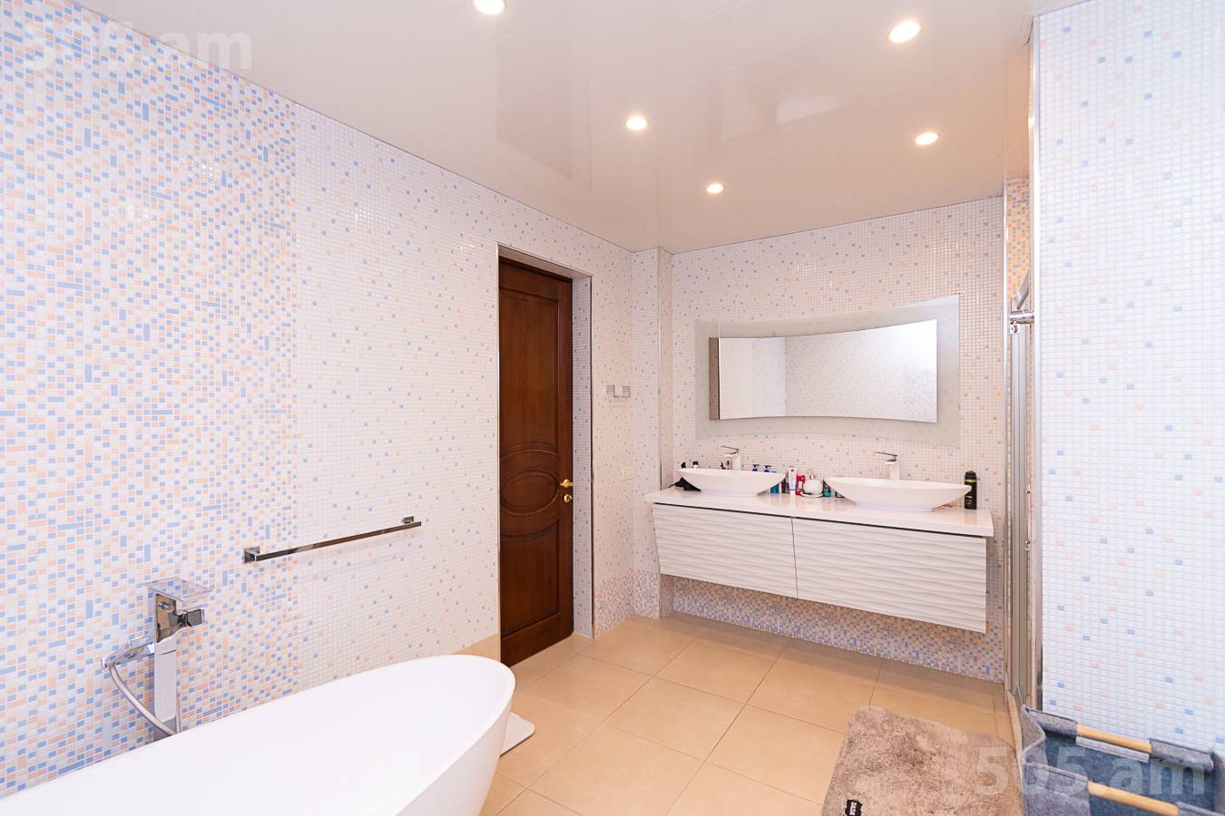 6 սենյականոց բնակարան  Ա.Մանուկյան փող, Կենտրոն Երևան, 153026