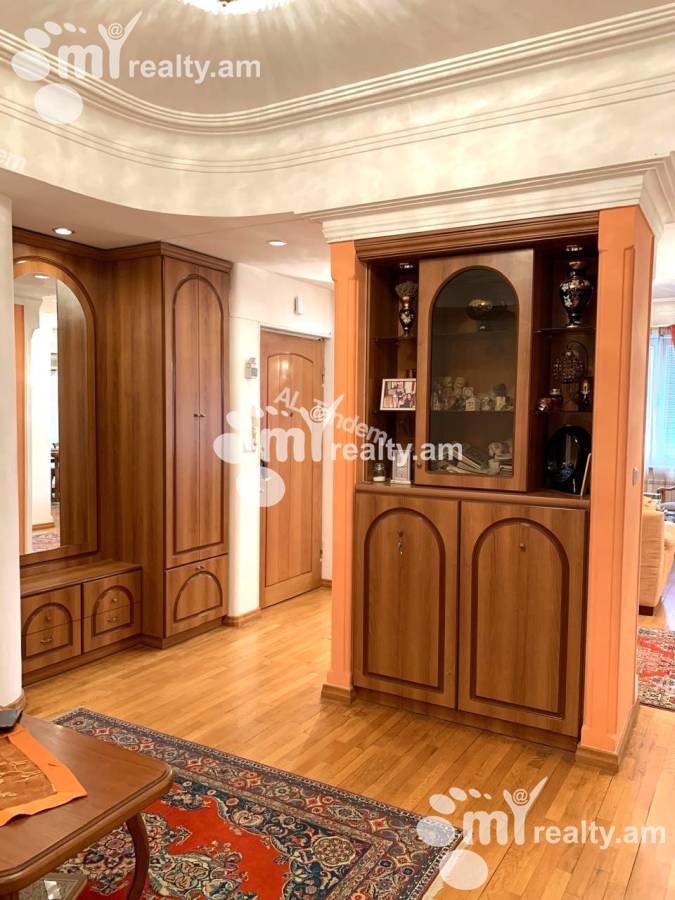 Купить 3 комнатную квартиру Мгер Мкртчян ул, Центр Ереван, 153494