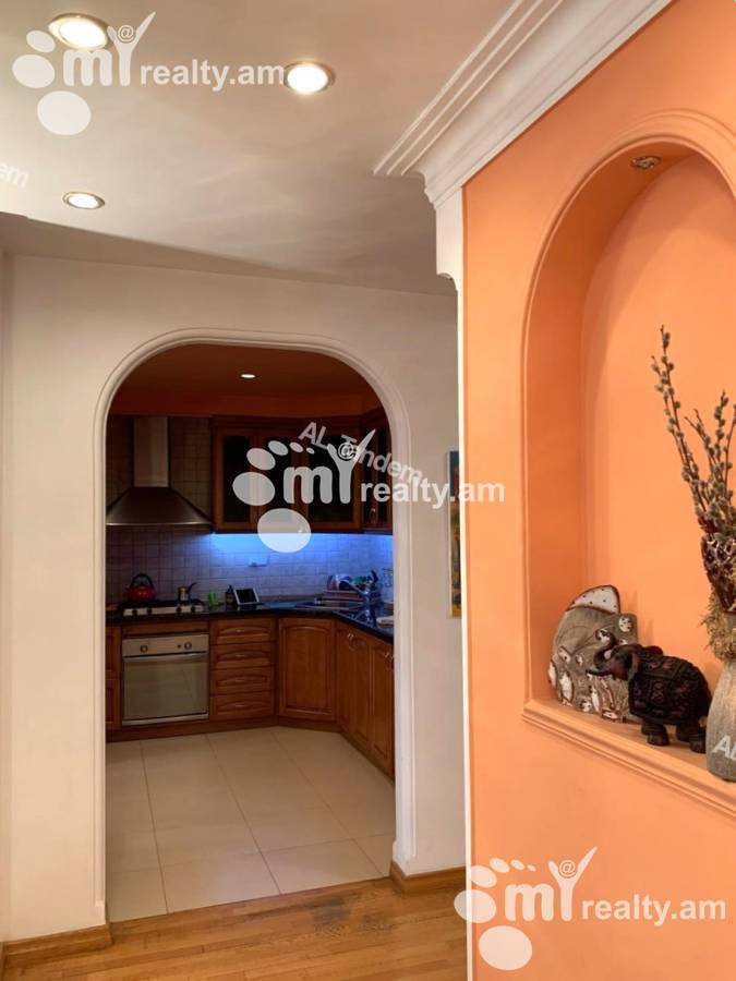 Купить 3 комнатную квартиру Мгер Мкртчян ул, Центр Ереван, 153494