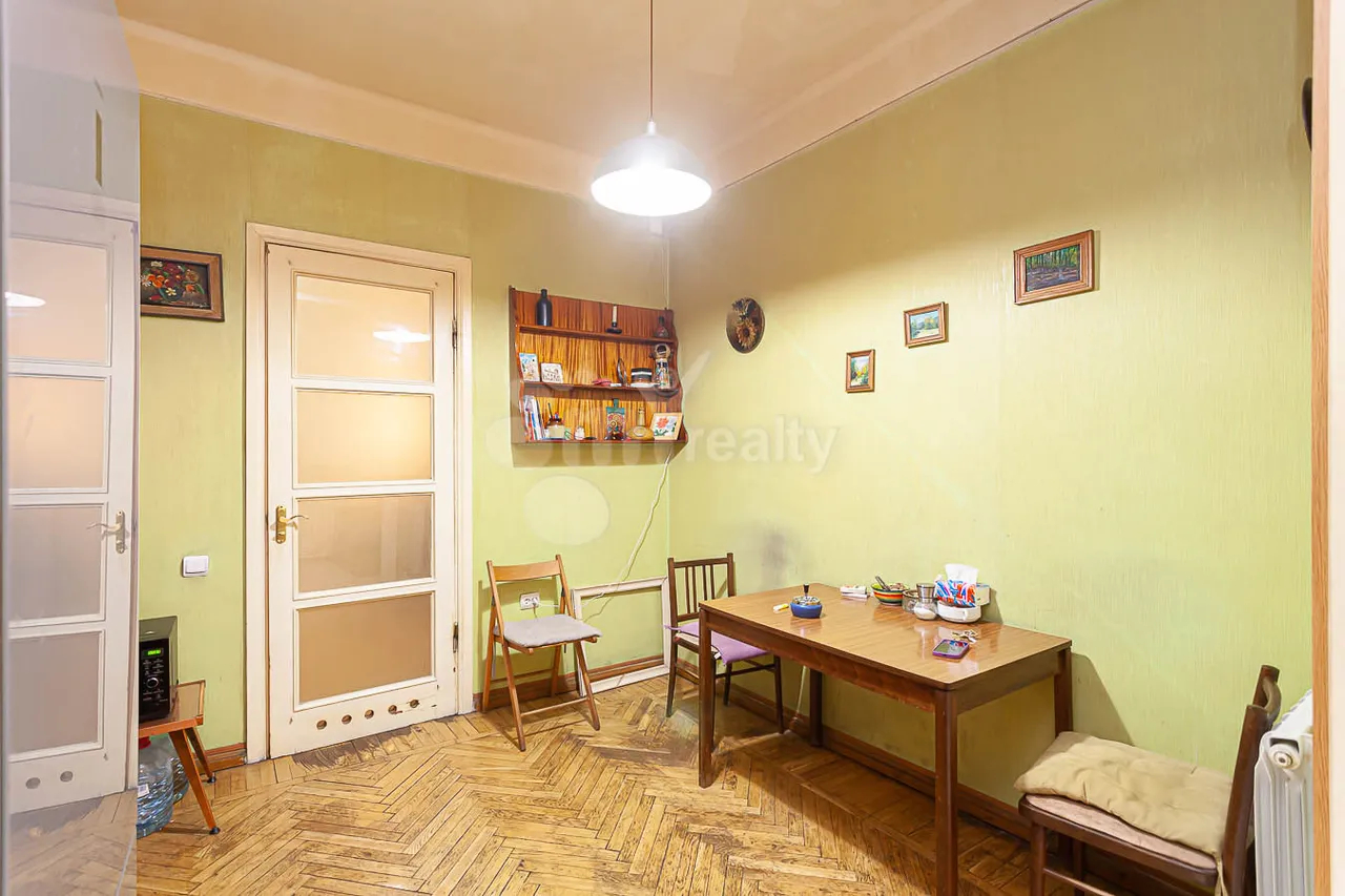 4 սենյականոց բնակարան  Զարոբյան(Զարուբյան) փող, Կենտրոն Երևան, 159861