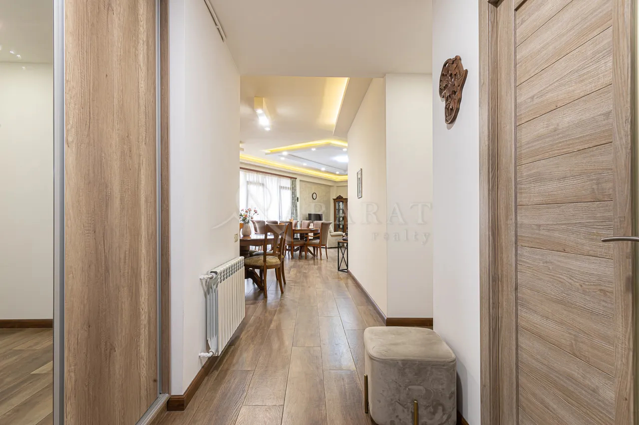 Купить 4 комнатную квартиру Екмалян ул, Центр Ереван, 158584