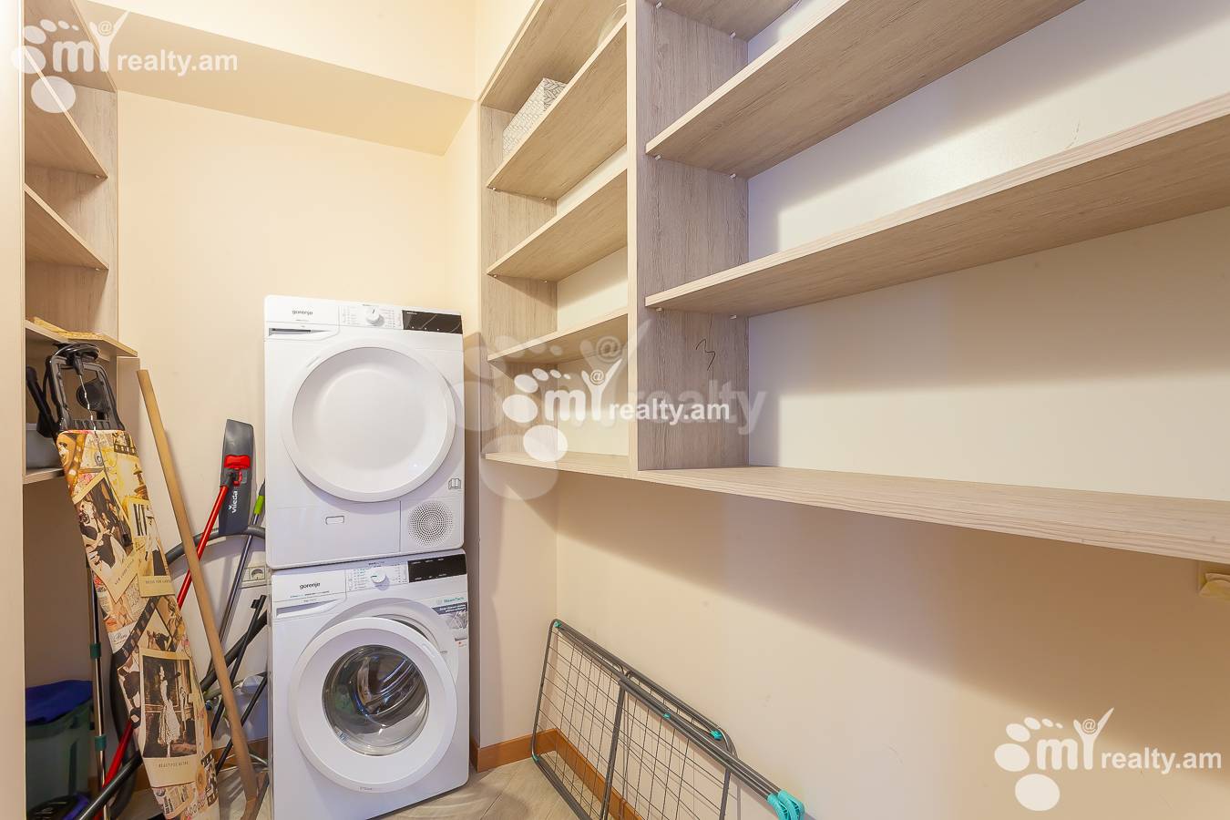 4 սենյականոց բնակարան  Լեոի փող, Կենտրոն Երևան, 153427