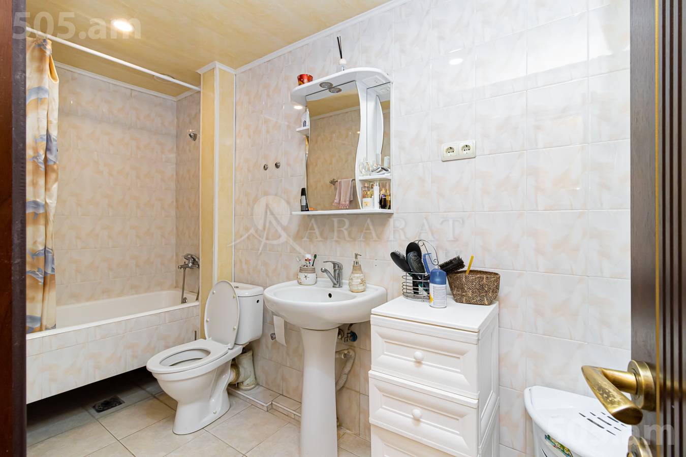 Купить 5 комнатную квартиру Г.Кочар ул, Арабкир Ереван, 154322