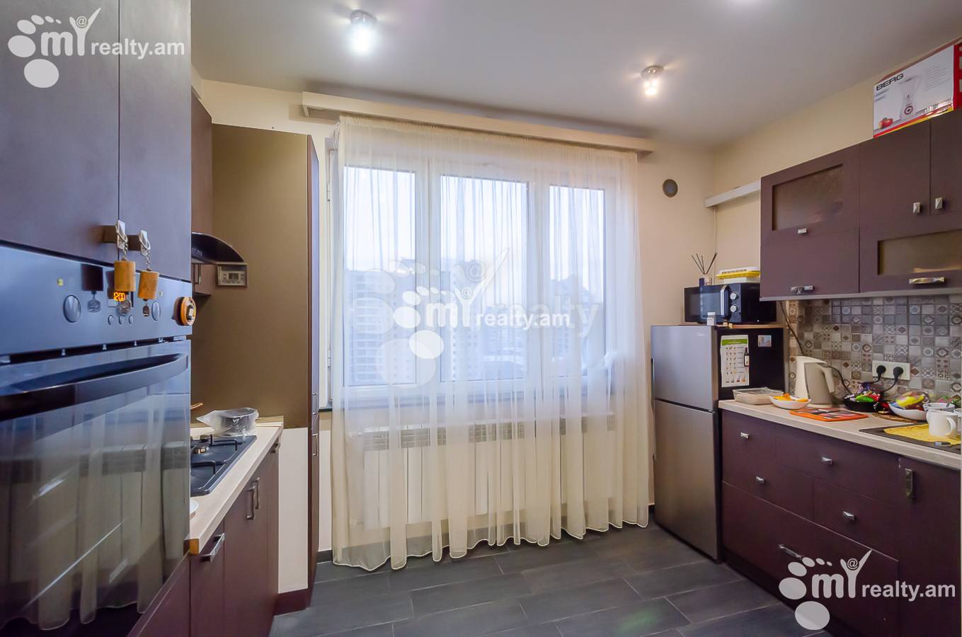 3 սենյականոց բնակարան  Սարյան փող, Կենտրոն Երևան, 154929