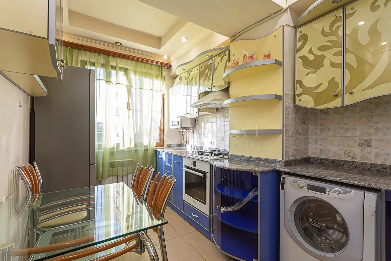 Снять 2 комнатную квартиру Сарян ул, Центр Ереван, 158914