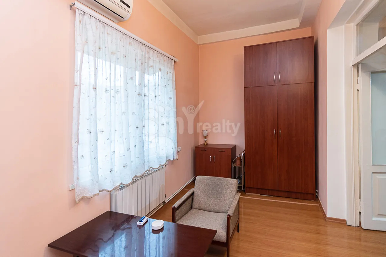 Купить 2 комнатную квартиру Амирян ул, Центр Ереван, 160240