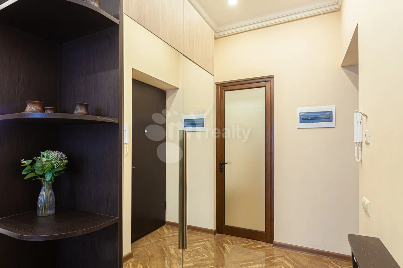 3 սենյականոց բնակարան  Եկմալյան փող, Կենտրոն Երևան, 160123