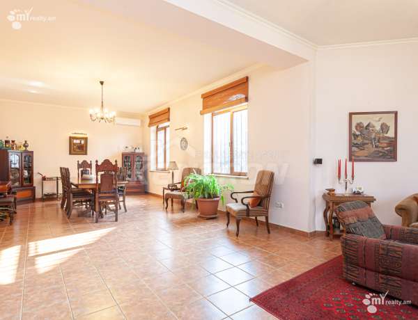 arandznatun-vacharq-Yerevan-Avan