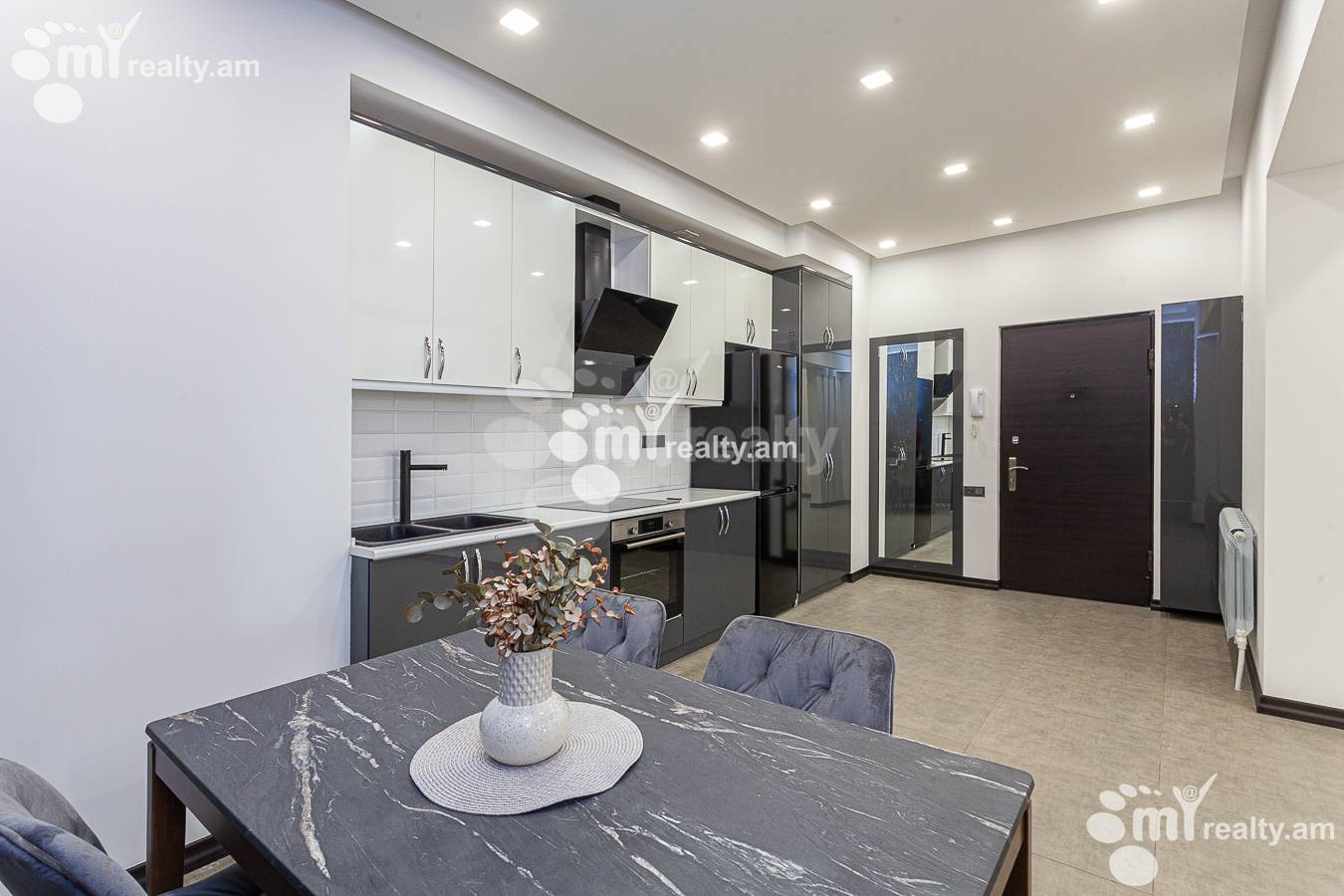 2 bedroom apartment for sale خیابان تِسی تِسِرناکابِرد, مرکز شهر ایروان, 150476